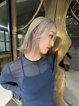 ジュエム(jouerm) レイヤーカット冬カラーハイトーンブリーチカラーミルクティー