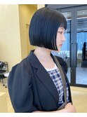 切りっぱなしボブ小顔カットグレージュブルーブラック