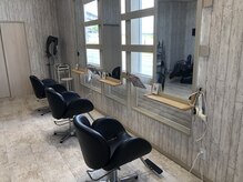 ディアー(Dear)の雰囲気（日差しの入る店内でリラックスしてお過ごしください！）