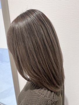 アディクシーカラーハイライトダブルカラーレイヤーカットボブ