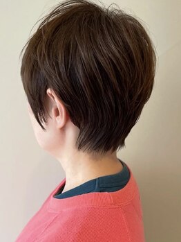 KOKAGE hair&relax の写真/白髪を隠すだけでなく自然に馴染む。伸びても気になりにくいグレイカラーで、大人女性の悩みに寄り添います