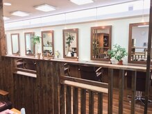 ビューティーサロンビックファイブ BEAUTY SALON Vic5の雰囲気（広々とした店内、リラックスしながらお過ごしいただけます。）