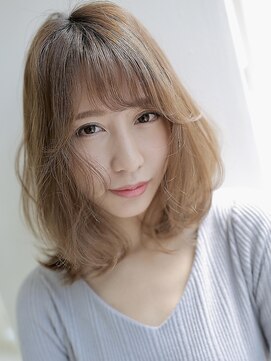 アグ ヘアー ローラ 外旭川店(Agu hair laura) 明るめカラーのゆるふわミディ