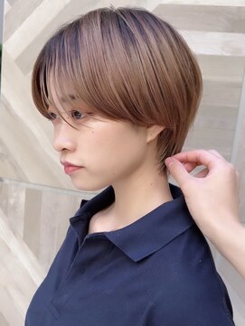 ビュー フクオカ(VIEW FUKUOKA) 美髪にオトナかわいいホワイトグレージュネビージュショートボブ