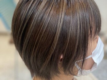 アール 御殿場店(R)の写真/大人の白髪染めは染めて隠さずハイライトでぼかす！ファッションカラーの明るさで染める特殊なイチゴカラー