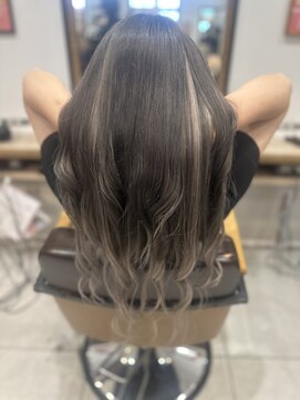 アース オーセンティック アクロスプラザ 与次郎店(EARTH Authentic) トリプルカラーエクステ!シルバーに!