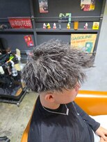 アノ(Ano.)&nbsp;大分メンズパーマカットスキンフェードツイストホワイトメッシュ