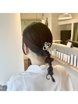 ブレス ヘアー リーベ(Bless HAIR Liebe) お呼ばれアレンジ♪20代30代40代大人可愛いタイト編みおろし