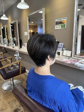 ヘアーメイクロージー 八軒店 (HAIR MAKE ROSY) 大人ショートハイライト脱白髪染めステップボーンカット