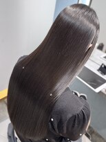 エミリー(Emily)&nbsp;柔らか質感の暗めグレージュ