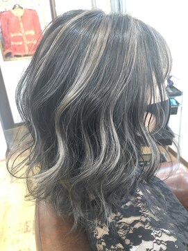 リリー ヘアーアンドビューティー(Lily) ハイライトカラー