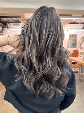 ヨロ 小岩(YOLO) ハイライトカラーミルクティーベージュケアブリーチダブルカラー