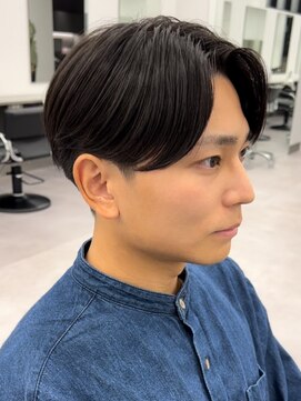 リップス 栄(LIPPS) 前下がりセンターパート ショートスタイルワックスなし