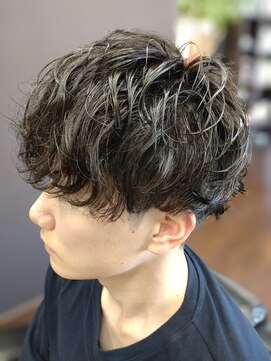 トバ(TOBA) ツーブロマッシュ/スパイラルパーマ