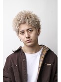 金髪ベリーショートハイトーンカラースパイキーショート