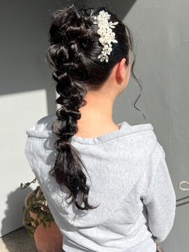 ナカオコアフュール(NAKAO COIFFURE) 編み下ろし　ポニーテール　結婚式　お呼ばれ　アップスタイル