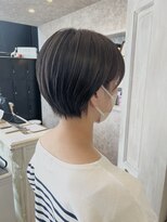キャアリー(Caary)&nbsp;福山美容室caary くびれ大人ショート丸み耳掛けイルミナカラー