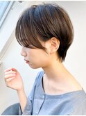 大人美人斜めバング耳掛けショートカット透明感艶感カラー