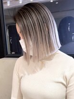 ブリーチ韓国ヘア美髪ホワイトグレージュミディアム_ba372451