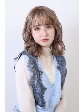 ソレイユトウキョウシブヤ(SOLEIL TOKYO shibuya) ミディアムレイヤーカーリーへアブリーチ柔らかベージュ