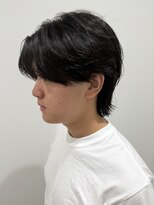 ヒュイル バイ ニアウ(Hwyl by Niau) ラウンドセンターパートウルフパーマニュアンスパーマ刈り上げ