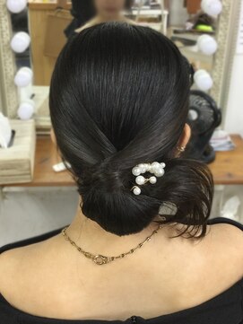 ヘアアンドメイク ゼン ヨコハマ(Hair&Make ZEN YOKOHAMA) タイトシニョンのカチモリヘア