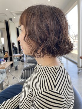 カットアンドトータルビューティ ヴァンキャトル(Cut&Total Beauty VINGT QUATRE) オン眉ミニボブパーマ◎