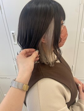 モルニ(MORNI) 髪質改善トリートメント_マロンベージュ Aラインボブ かきあげ