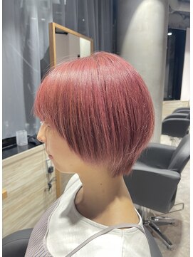 リーオオサカ(Lee Osaka) 【カット＋ブリーチ】マッシュ×ピンクベージュ/新出奈津樹