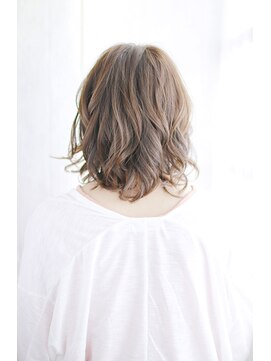 シュシュット(chouchoute) 斜めバングデザインカラーシルキーベージュグレージュカラー/177