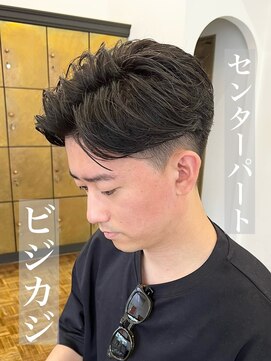 ヘアーアイスカルテット(HAIR ICI QUARTET) 毛流れセンターパート無造作パーマツーブロック刈り上げ