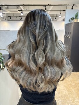メリー オオサカ(Merly Osaka) contrast balayage