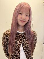 ロティー(loty)&nbsp;ピンクベージュ ペールカラー ブリーチ オン眉 前髪カット 20代