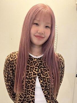 ロティー 天神(loty) ピンクベージュ ペールカラー ブリーチ オン眉 前髪カット 20代