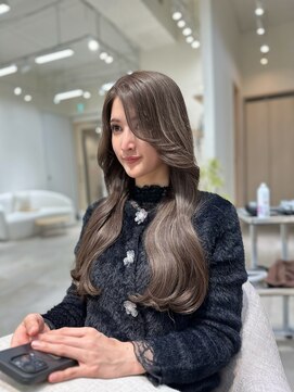 アム 表参道(am) 小顔薄めバンググレージュレイヤーロング前髪パーマ黒髪