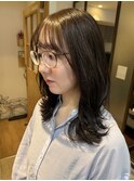 抜け感ミディアムレイヤー