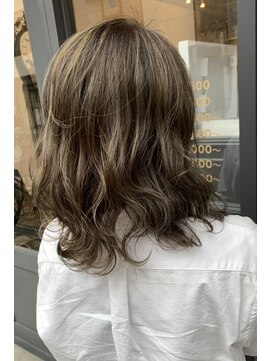 ヘアーアンドスパ アルバス(HAIR&SPA ALBAS) 『ALBAS』ハイライト×プラチナグレージュ×波ウェーブ