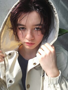 ルーム(Loom.) 〈スタイリング簡単〉外国人風ボルドーカラーのボブ