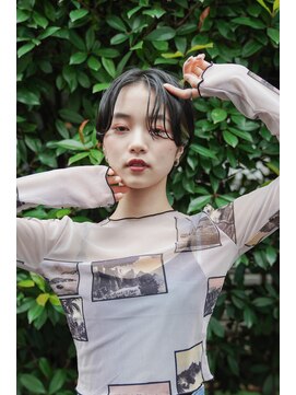 カライング(ing) 【+～ing】ハンサムショート×イヤリングカラー【佐藤彩奈】