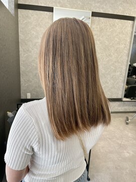 スレイ(SLAY) ベージュカラー