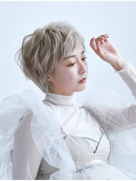 ラフィス ヘアー シュヴァル 熊本店(La fith hair cheval) 【La fith】無造作ショート×ハイトーンカラー