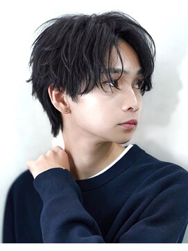 ゼロ 渋谷(XeRo) ツーブロック刈り上げなし”緩めパーマ韓流センターパート