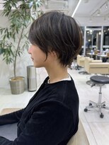 アンド ストーリーズ(&STORIES) 前髪あり耳掛け丸みくびれショートボブ20代30代40代50代(蘭)