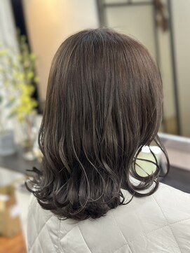 ノーム バイ アウラ(norm. by aura) オリーブカラー