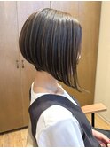40代、アシンメトリーな前下がりボブ
