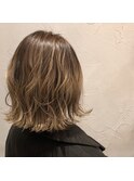 ベージュ×切りっぱなしボブ
