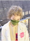 グレージュくるくるパーマ