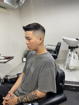 メリケンバーバーショップ フクオカ(MERICAN BARBERSHOP FUK) 大人気スキンフェードかきあげジェット