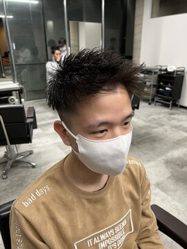 イーラ(era) 黒髪短髪フェードツーブロック刈り上げ