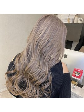 レガシーヘアーデザイン(Legacy hair design) ハイトーンシルバーグレー　今泉/天神